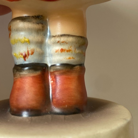 Hummel Goebel Vintage Figurine #96 Little Shopper - Picture 9 of 12